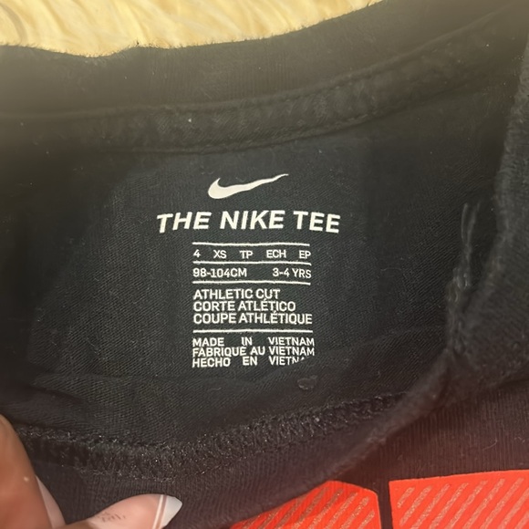 Nike GAP H&M OshKosh T-Shirt 4 Pack Bundle in Black Gray & Green Size 3-4T - Picture 4 of 14